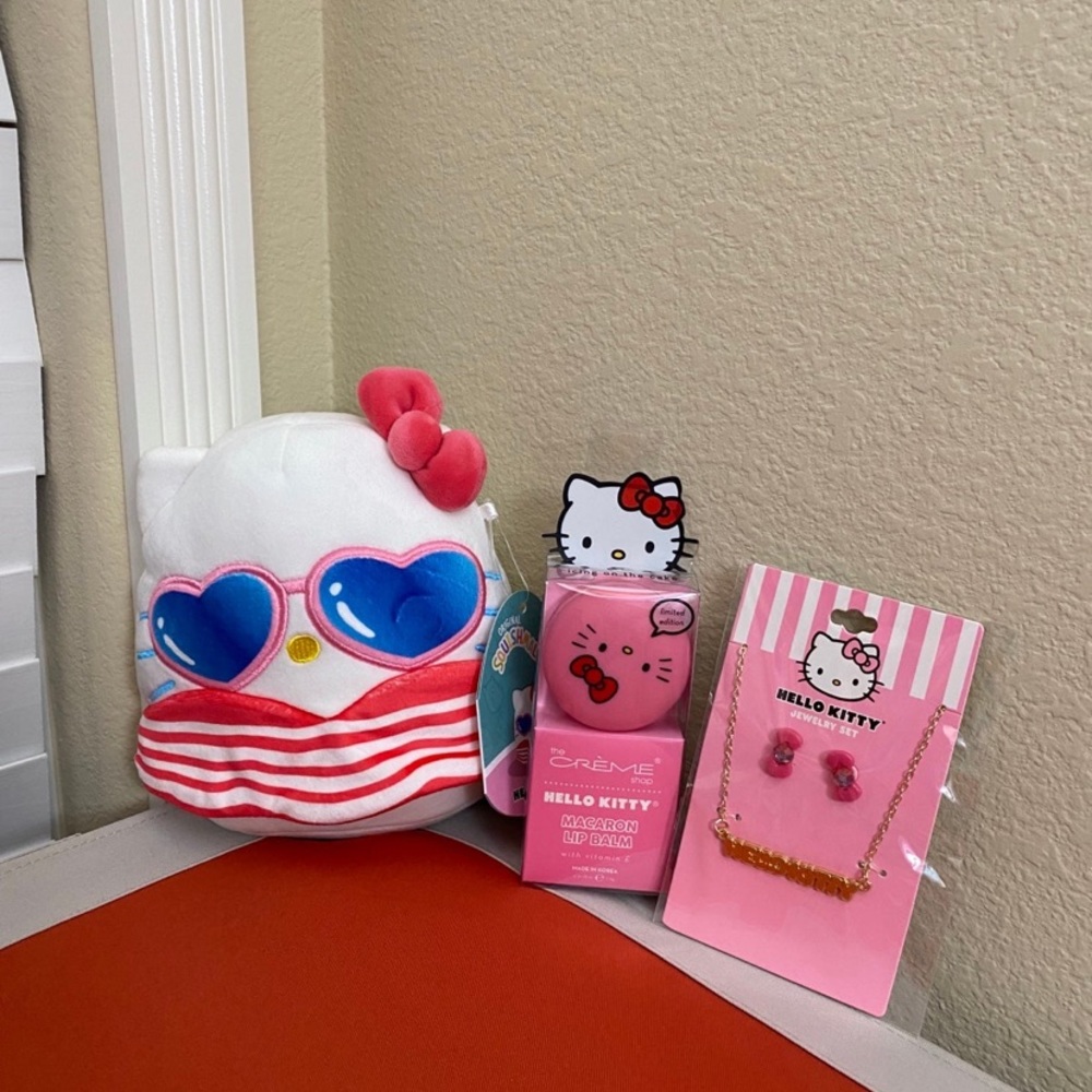 Hello Kitty Bundle - Picture 1 of 5